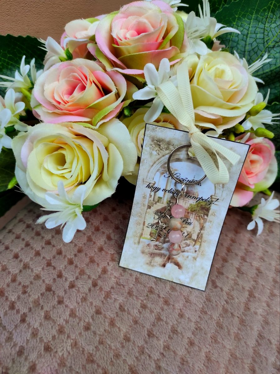 Esküvői kulcstartó rózsaszín hangjegyes